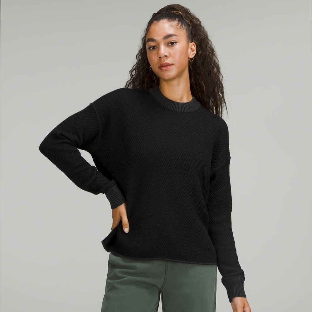 Lululemon NWT Reversible Double-Knit Crew
Neck Sweater Size 10 Graphite grey/bla